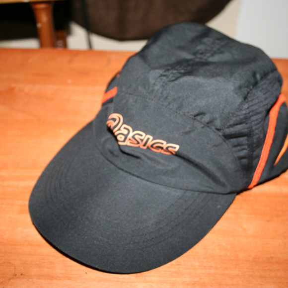 black asics hat